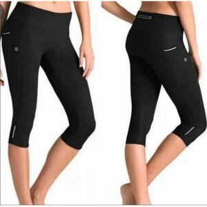 ATHLETA Dobby Be Free Black Knicker Capri Leggings Size Small